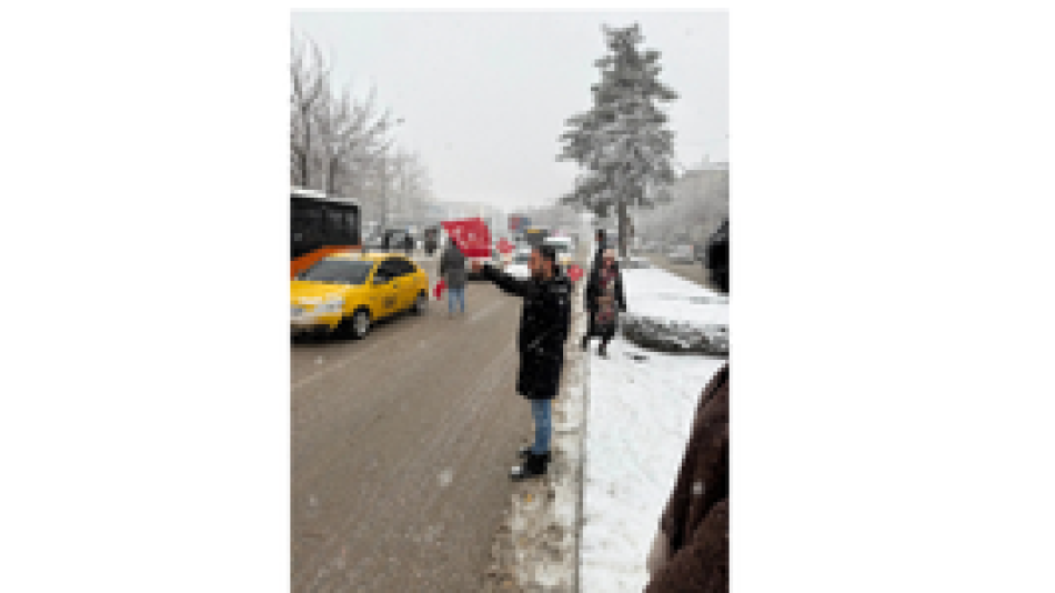 GAZİANTEP'TE BAYRAK DAĞITIMI