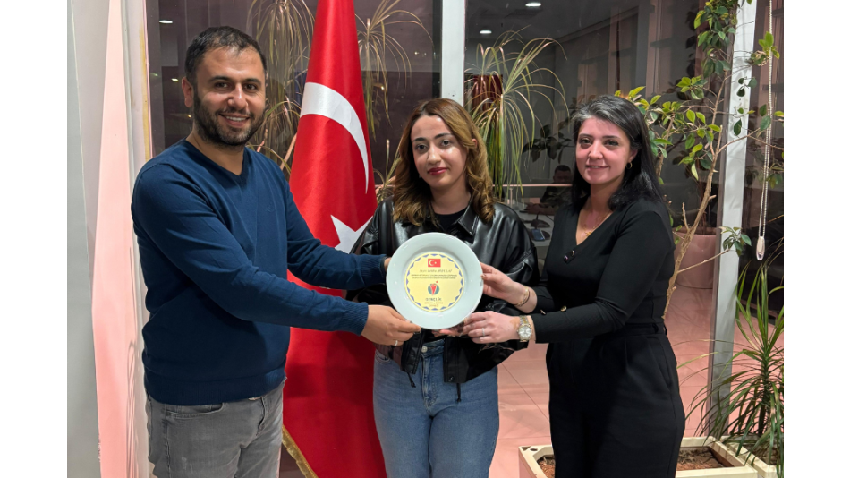 GAÜN- TOPLULUK BAŞKANI'NA BAŞARI HEDİYESİ